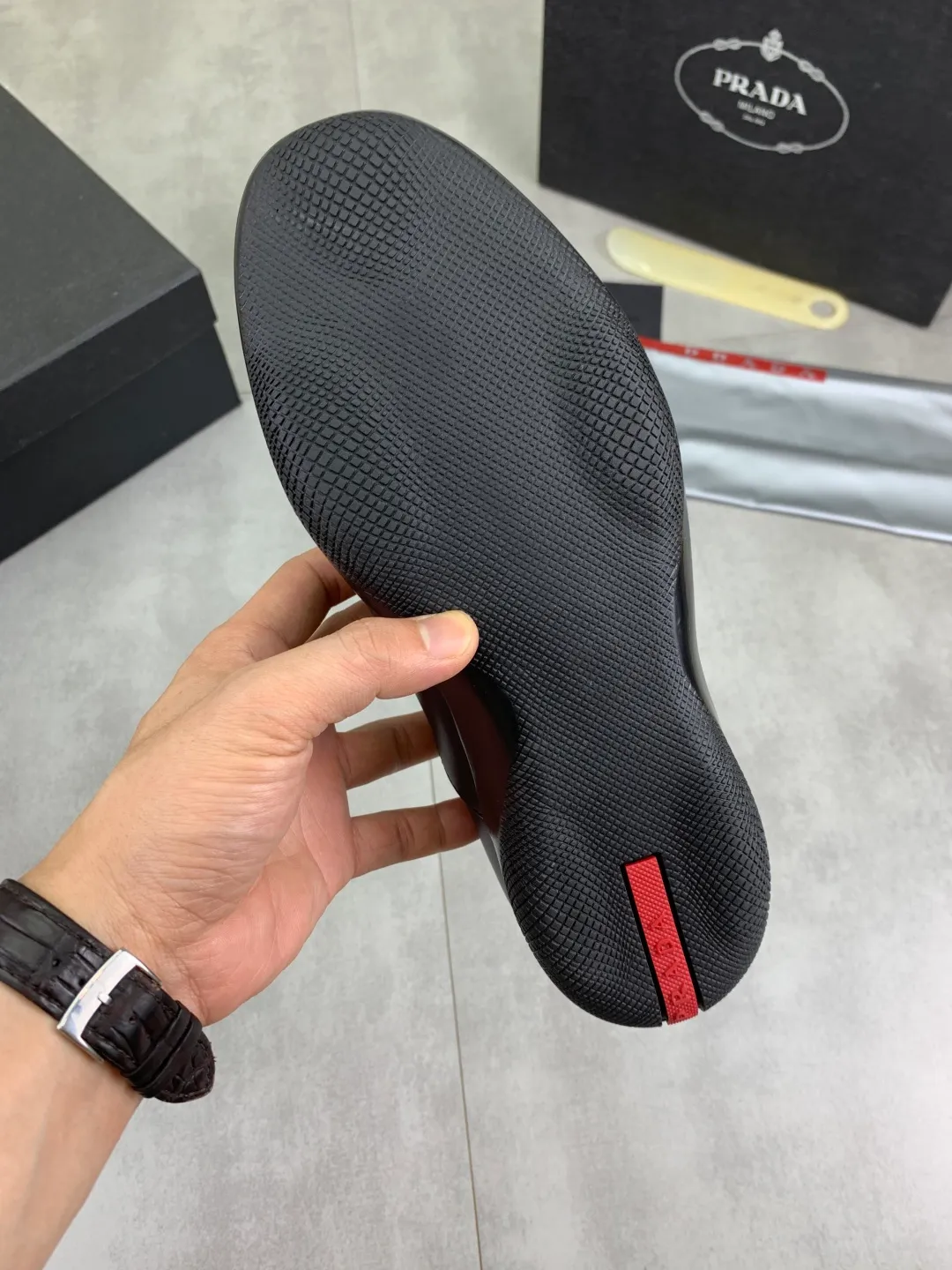 Men's men's shoes💰P580💰【New style】Top quality, classic popular models on the official website, timeless for a century,🆘 The trendy brand (Prada) mainly promotes popular models, avant-garde and versatile fashionable men's shoes, private version molding, cowhide surface splicing 1:1 oil edge processing... fashionable and simple, original imported cowhide interior cowhide feet; the atmosphere and personality are more fashionable, eye-catching and pursuing class. It will subvert old ideas and be a must-have for fashionistas who want to spend time with you! Must keep it! High-end comfort, high-end quality workmanship. Size: 38-44 Available in black. full package